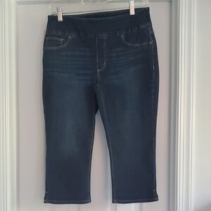 Classic Dark Blue Chicos Slim Leg Capri. Size 00/2.